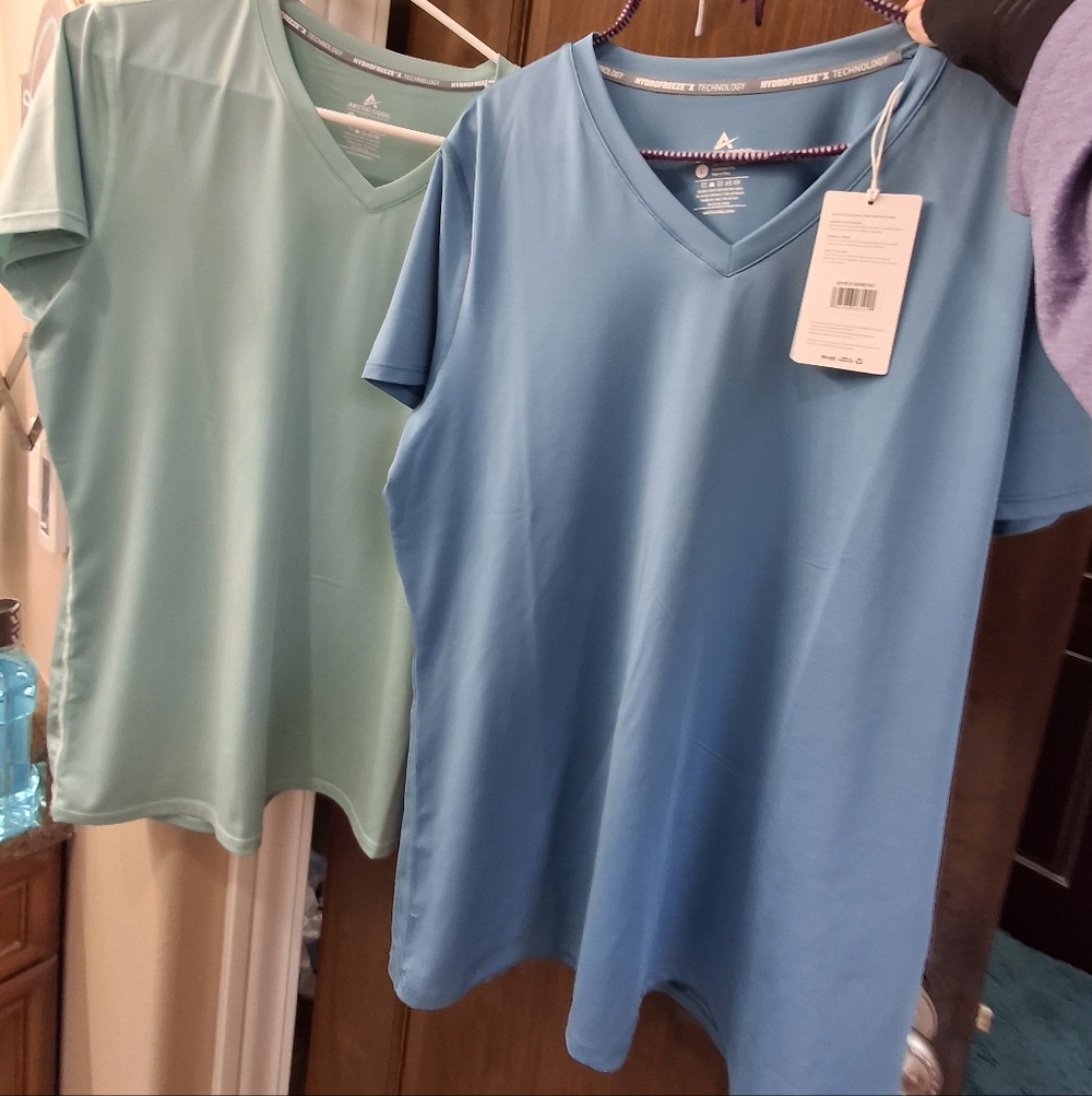 NWT Arctic Cool Women's V-Neck T-Shirts